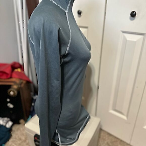 Nike Pro Women’s Medium Half ZIP Gray Pullover - Picture 2 of 5
